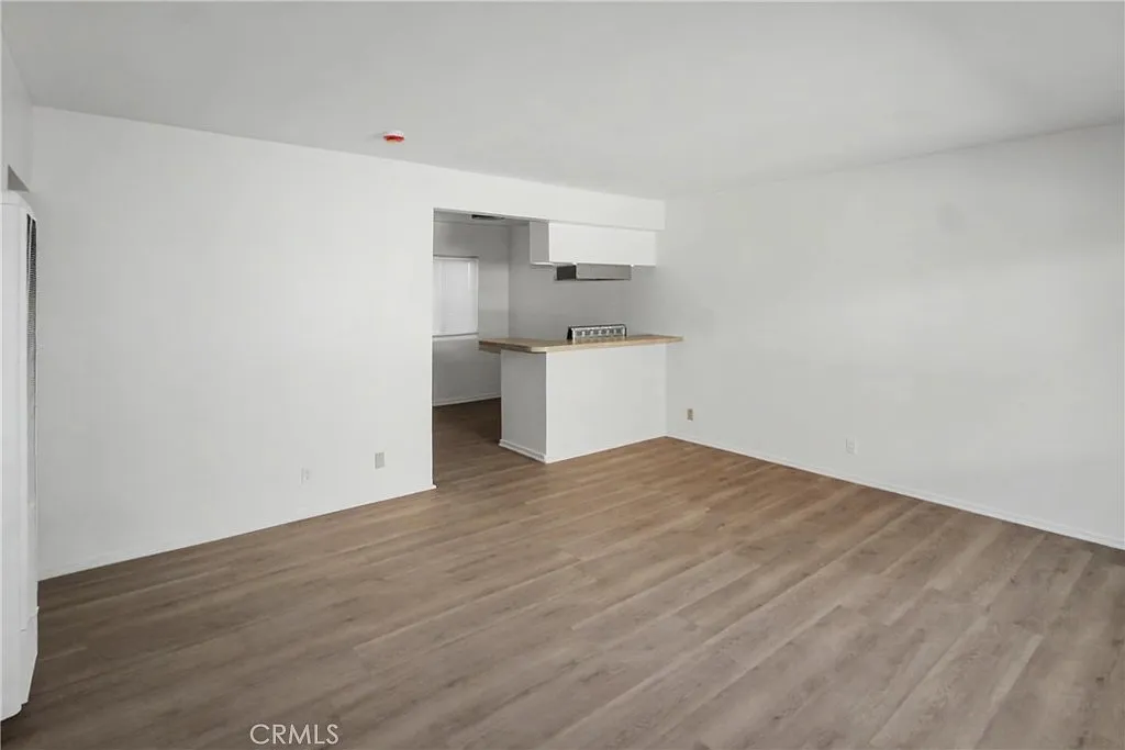 2 bed, 750 sqft, $2,400 — Photo 4
