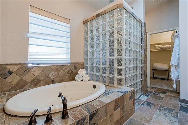 174 S Laguna Dr — Photo 21