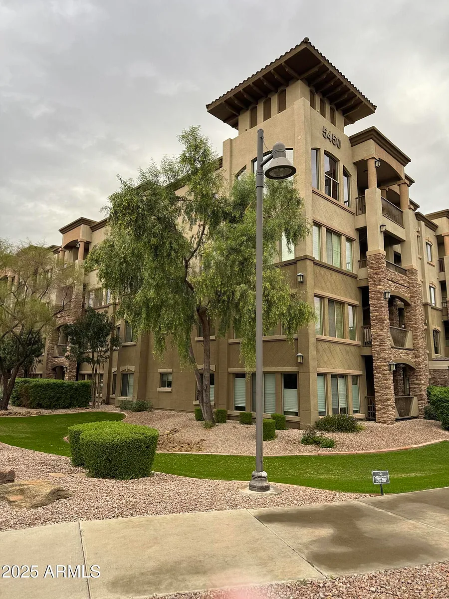 Building Photo - 5450 E Deer Valley Dr #2008