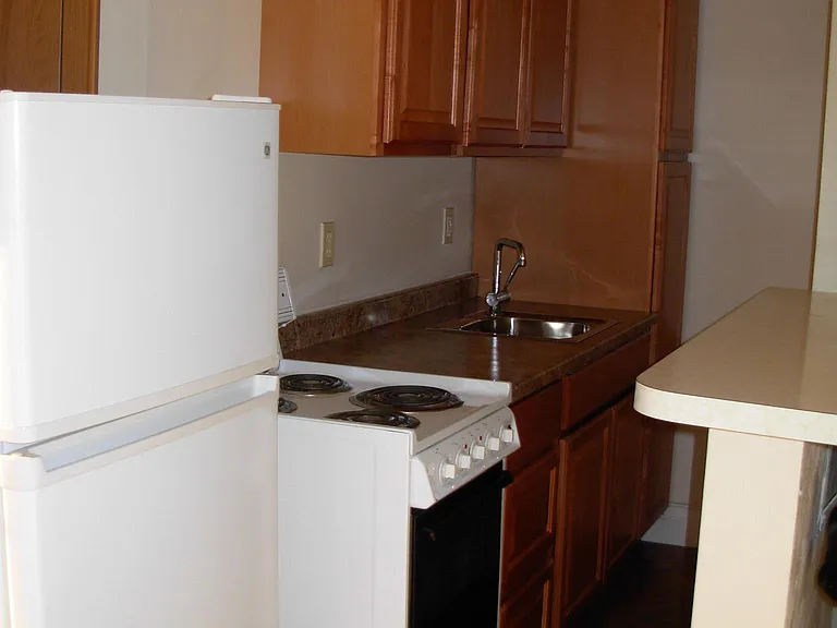 225 Roup Ave #22 — Photo 6