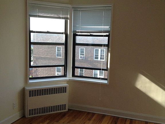 5th image of 4307 39th Pl APT 3H
