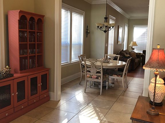 Foyer and breakfast area.