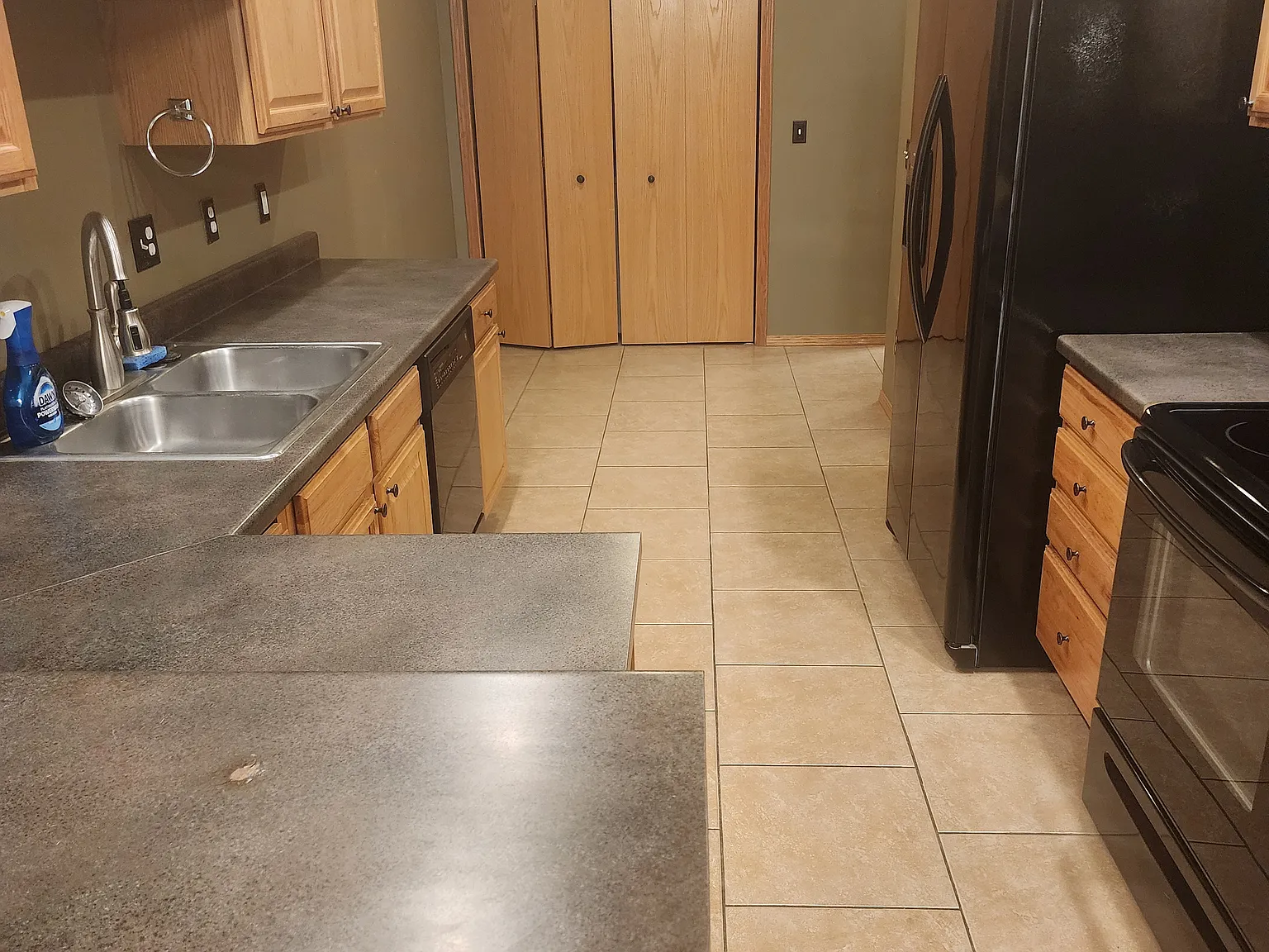 2 bed, 2.5 bath, 1991 sqft, $2,100 — Photo 4