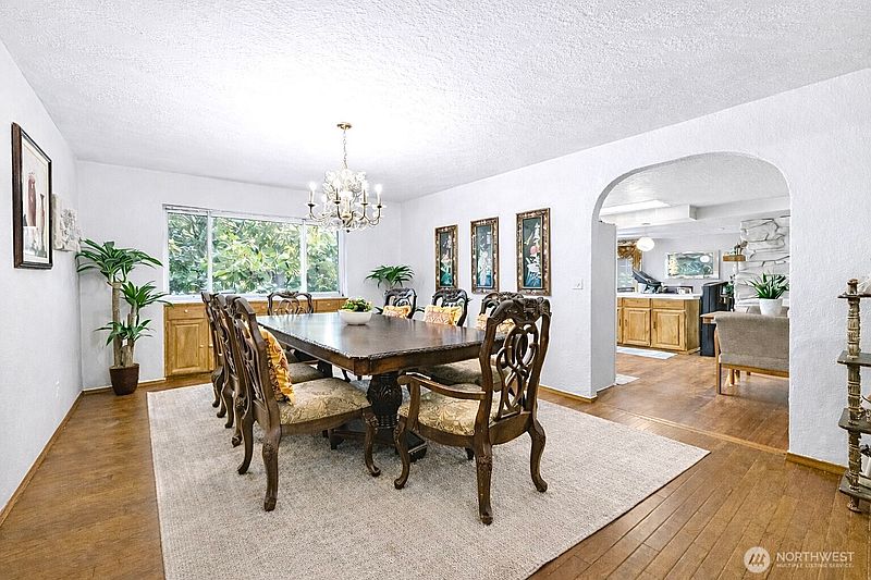 5th image of 4029 SanMar Drive NE