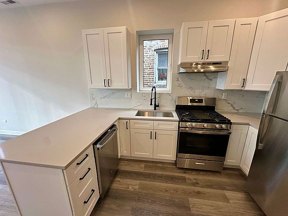 5th image of 1635 S California Ave #Penthouse