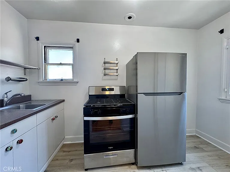 697 Mira Monte Pl #E — Photo 2