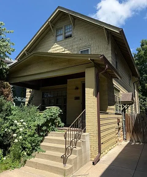 105 Florence Ave — Photo 1
