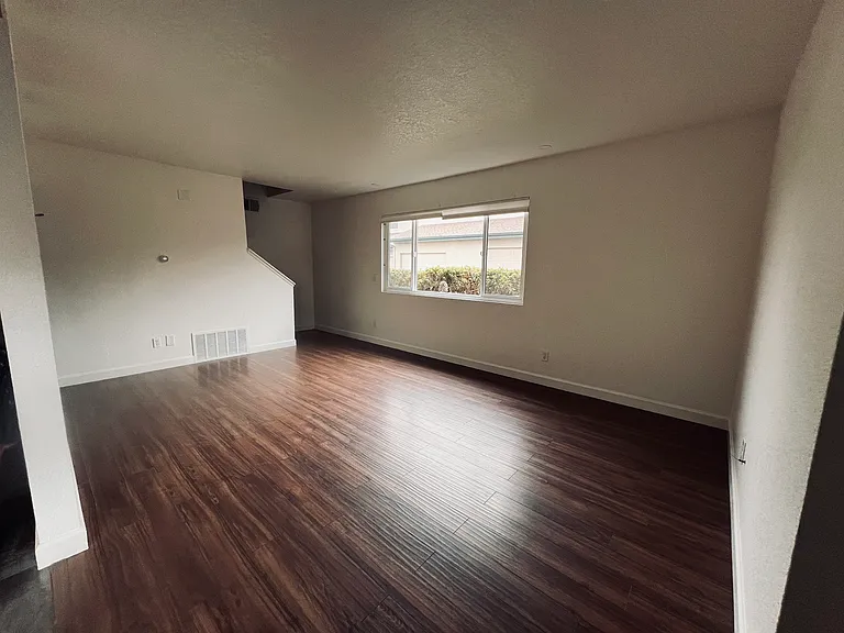 2425 La Brea Ct #2425 — Photo 11