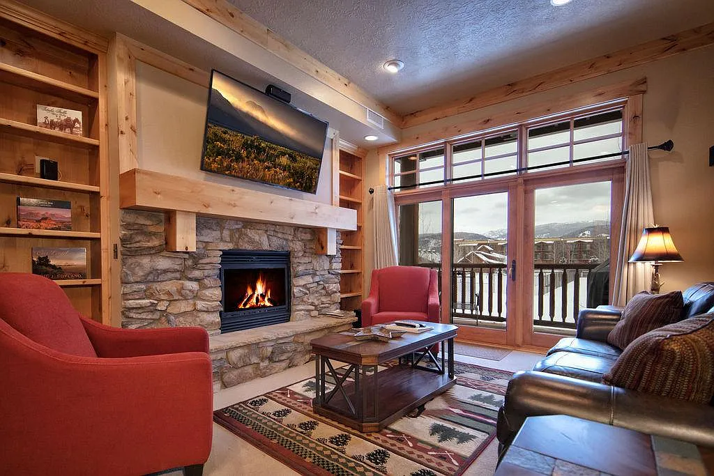 2 bed, 1100 sqft, $2,600 — Photo 2