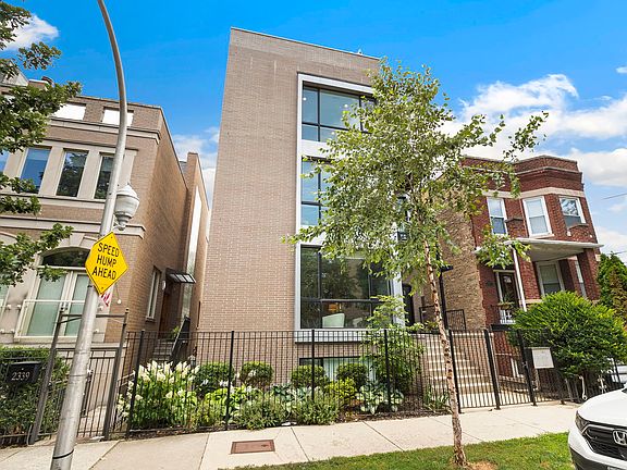 2nd image of 2343 W Lyndale St APT 3