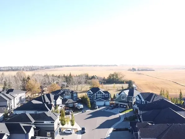 321 E Kinniburgh Cv, Chestermere, AB T1X 0T8