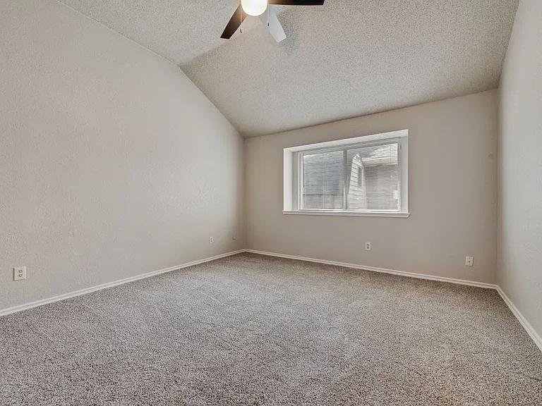 2618 Trumpet Dr — Photo 17