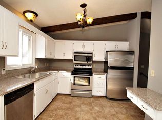 541 Concord Dr, Chaska, MN 55318