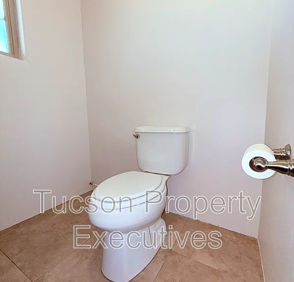 2925 N Estrella Ave #1 — Photo 6
