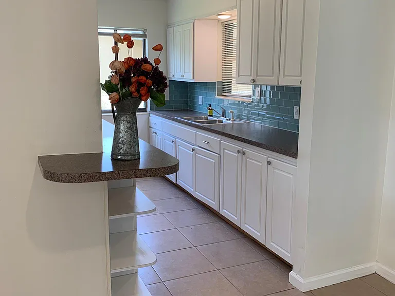 825 Clarke Ave — Photo 9