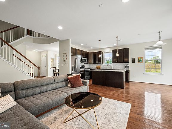 4th image of 375 Pennycress Rd