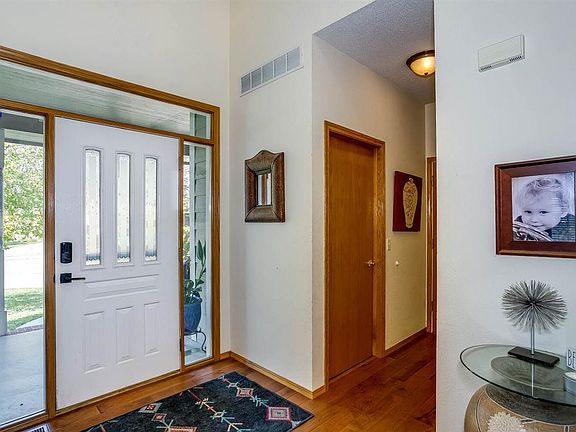 5th image of 415 Country Hills Ct