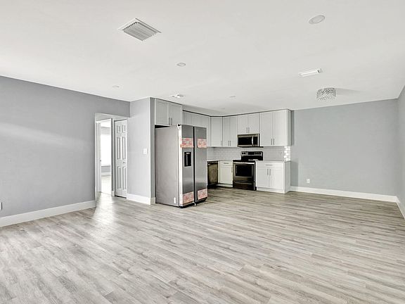 4th image of 5957 Bahama Court