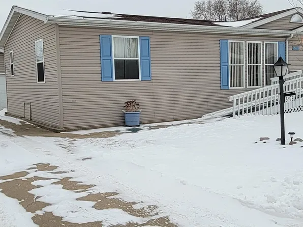 5476 Ebonywood Ln, Roscoe, IL 61073