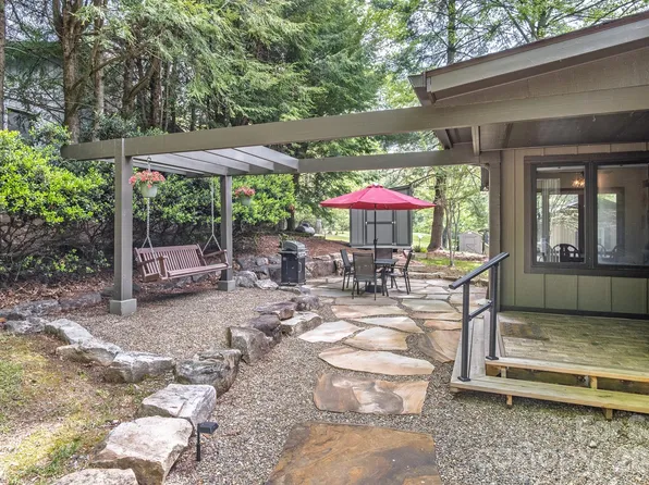 22 Dalonigei Ct, Brevard, NC 28712