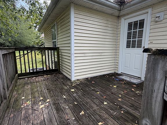3rd image of 220 Bonnie Dr