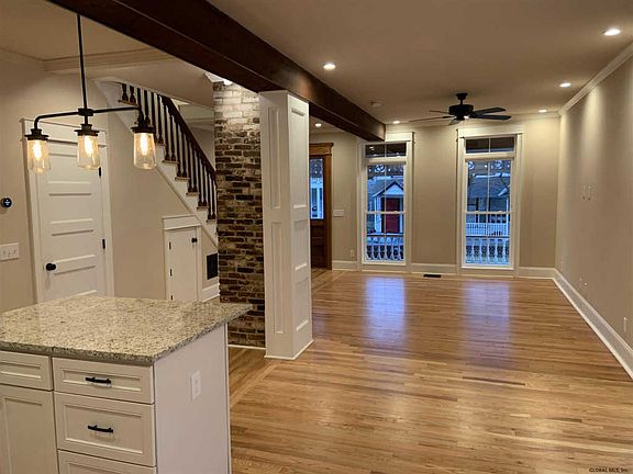 4th image of 135 Woodlawn Ave #1