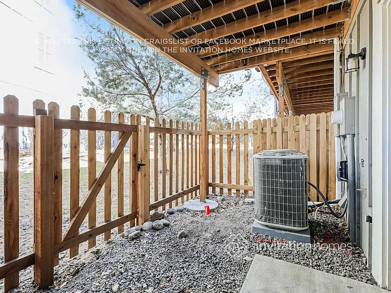 11812 E Kepner Dr — Photo 17