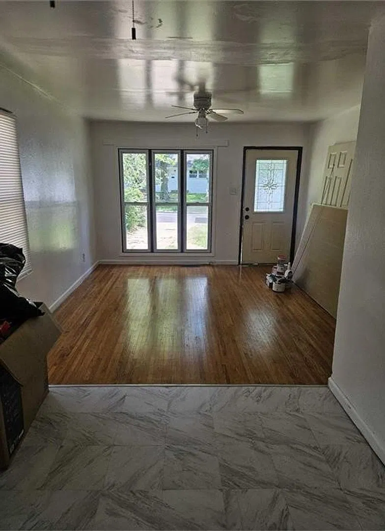 Updated 4 bedroom Home Located on Low Traffic Cul-De-Sac — Photo 2
