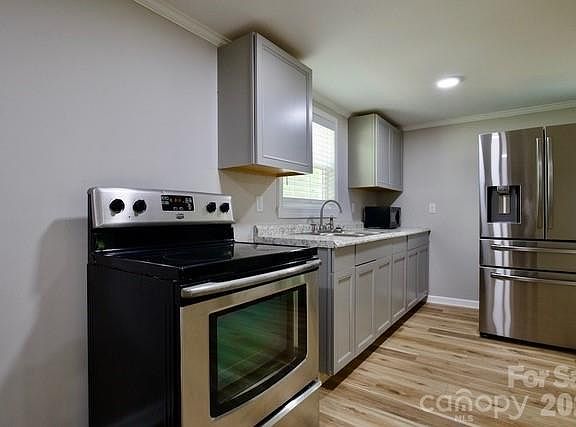 5th image of 108 Dye St