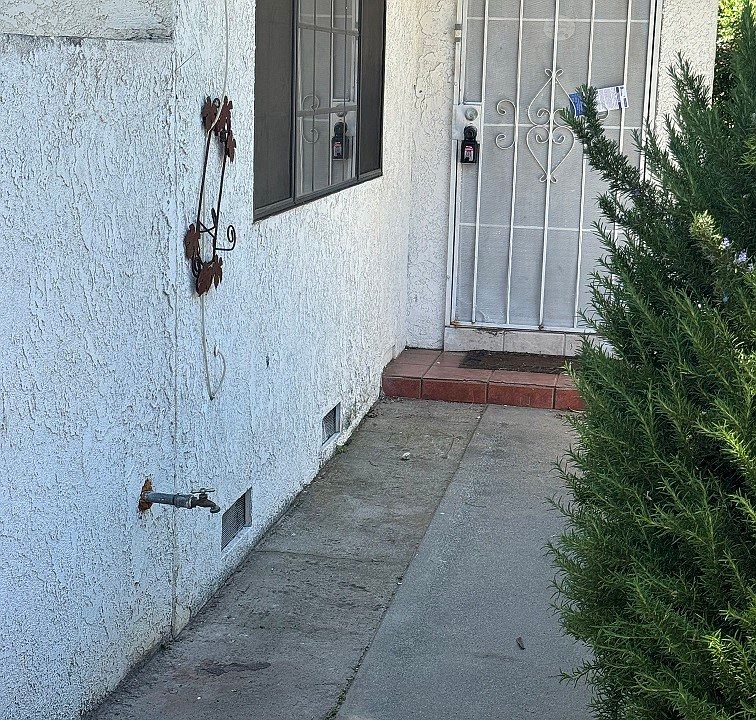 2nd image of 448 W King St