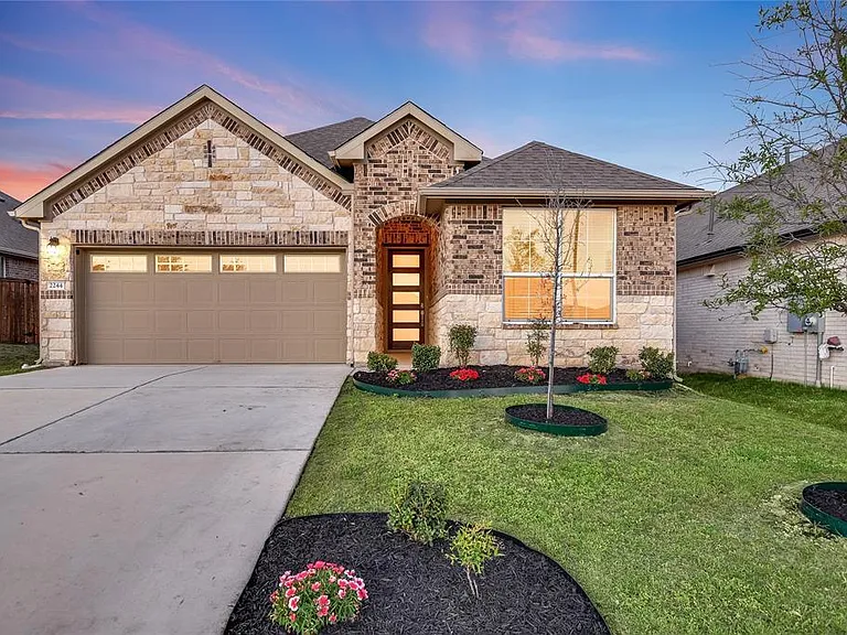 2244 Alamar Walk — Photo 1