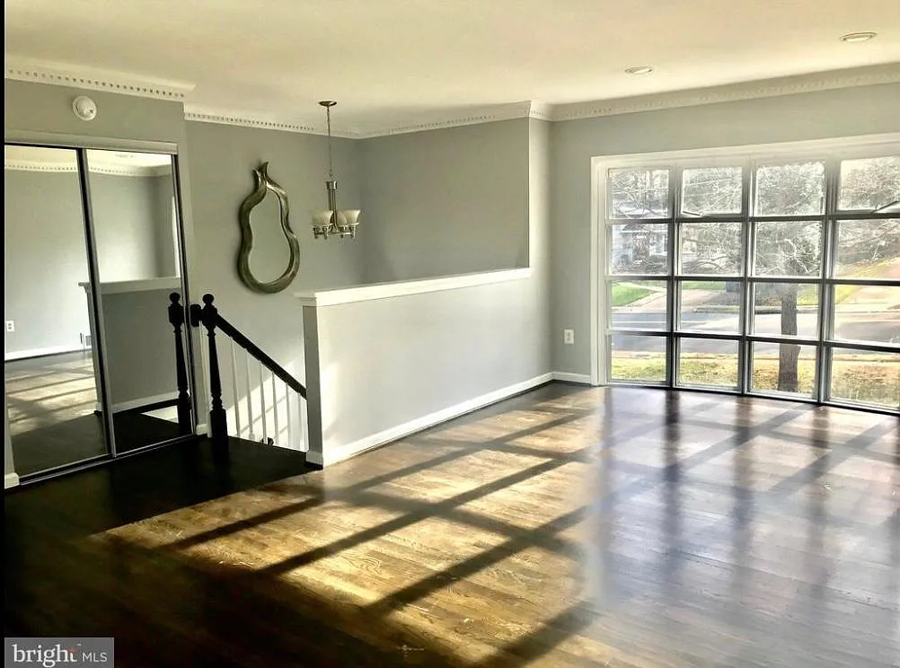 4 bed, 2083 sqft, $3,640 — Photo 4