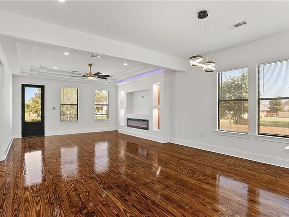 4th image of 3813 Evangeline Dr