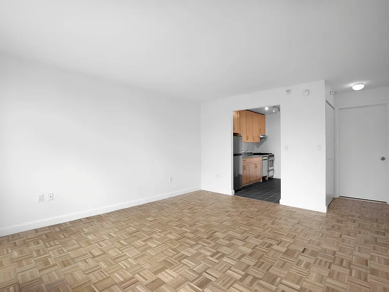360 W 43rd St #N7E — Photo 2