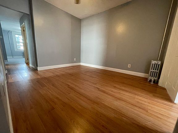 3rd image of 384 Sanford Ave Floor 1