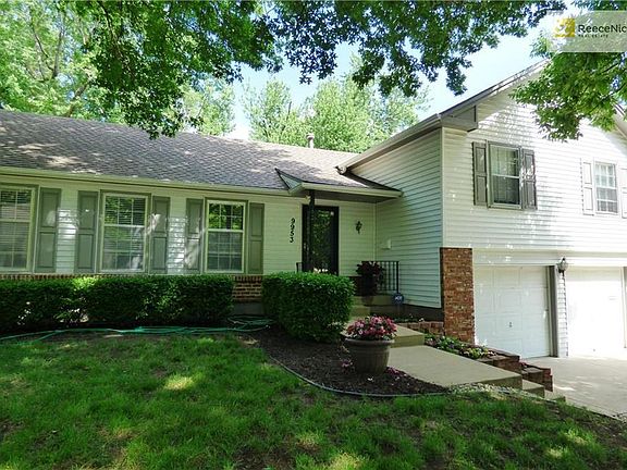 3rd image of 9953 Larsen St