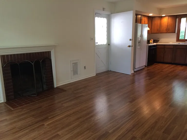 226 Linden Ln — Photo 3