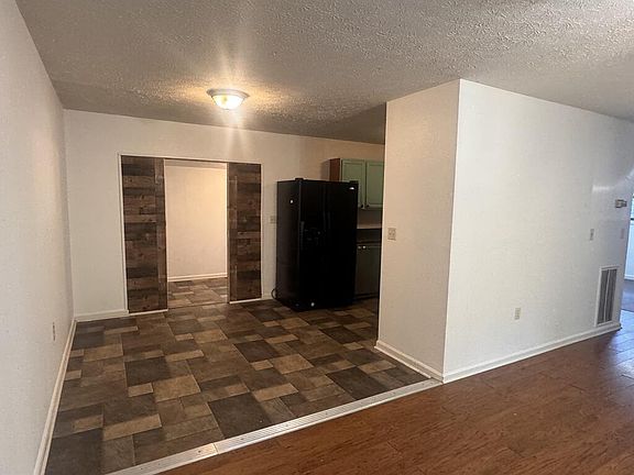 3rd image of 434 Hollow Hill Rd