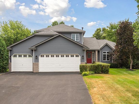2nd image of 1718 Cloud Dr NE