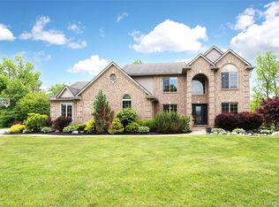 58721 Carriage Ln, South Lyon, MI 48178