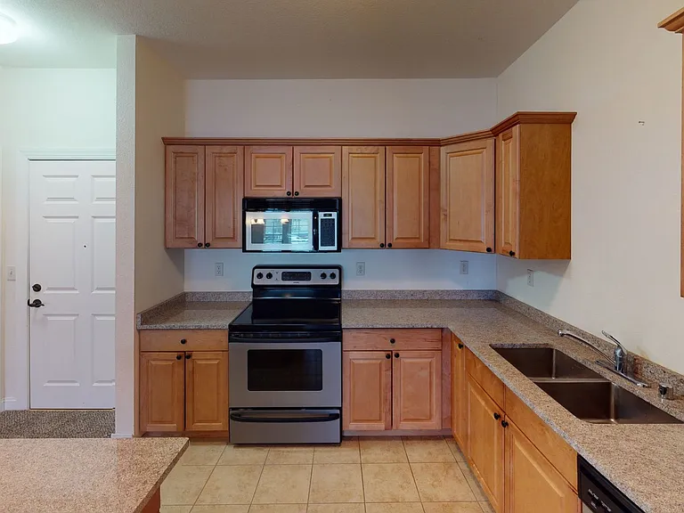 Delafield Lakes Apartments — Photo 18