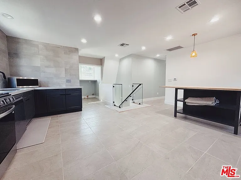 713 Devirian Pl — Photo 1