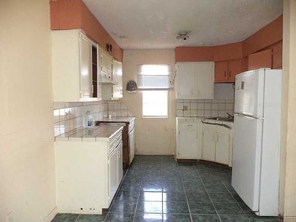 2nd image of 2102 Cypress Dr