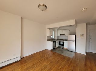 3414 34th St APT 3F, Astoria, NY 11106