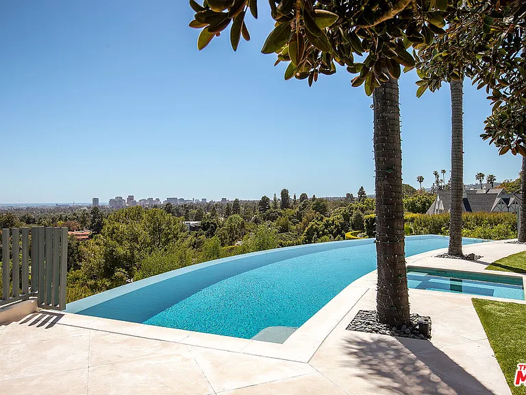 1118 Calle Vista Dr — Photo 2