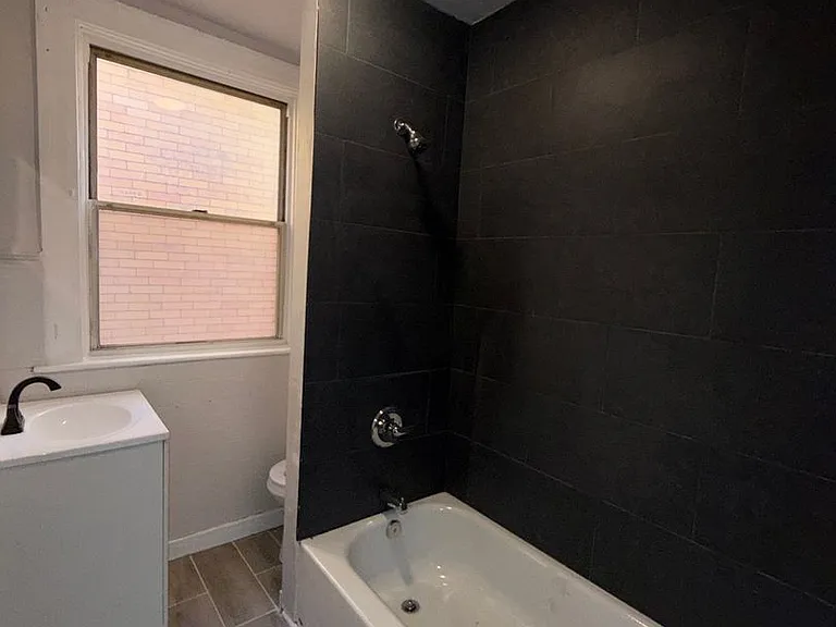 826 Collins St — Photo 12