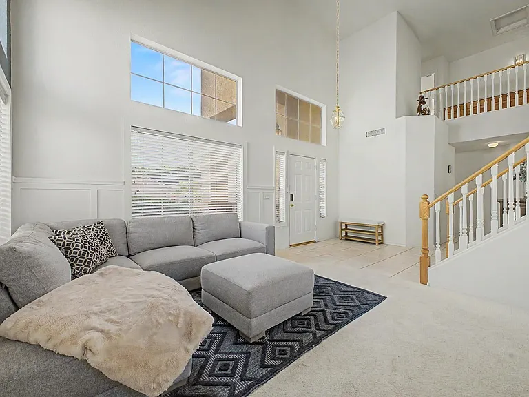 7464 W Potter Dr — Photo 4