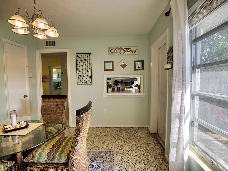 N Tamiami Trl — Photo 22