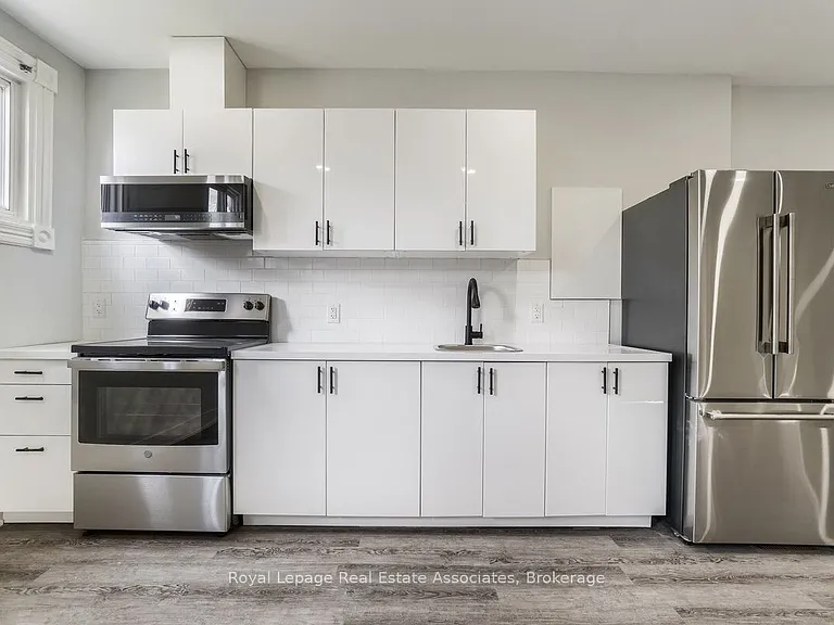 39 Welland Ave S #2 — Photo 7
