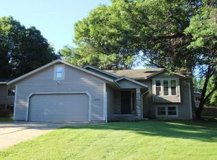 6707 Upper 28th St N, Oakdale, MN 55128